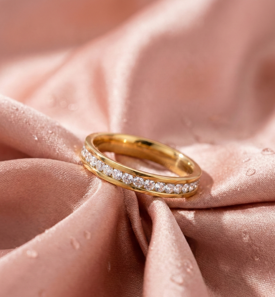 Anillo Alianza con Zirconias Incrustadas Baño Oro 18k - LorPier