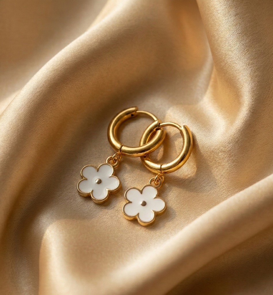 Pendientes Aro con Flor Blanca Esmaltada - Baño Oro 18K - LorPier