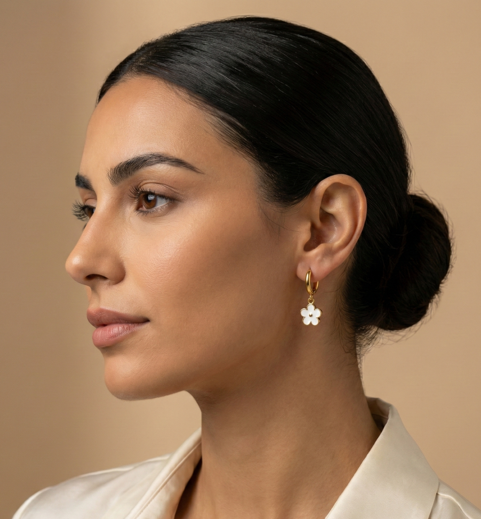 Pendientes Aro con Flor Blanca Esmaltada - Baño Oro 18K - LorPier