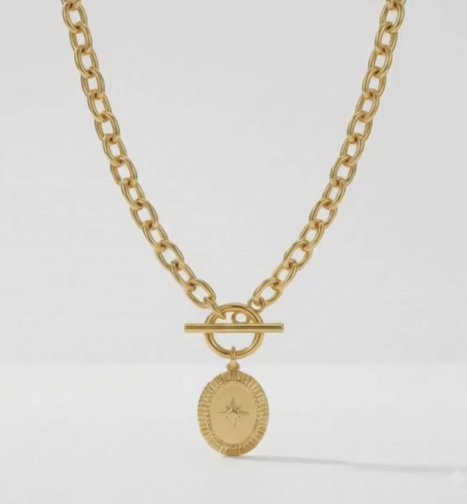 Collar Medallón Estrella con Cierre Toggle Baño Oro 18k